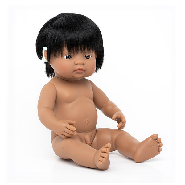 Muñeco latinoamericano 38 cm implante coclear